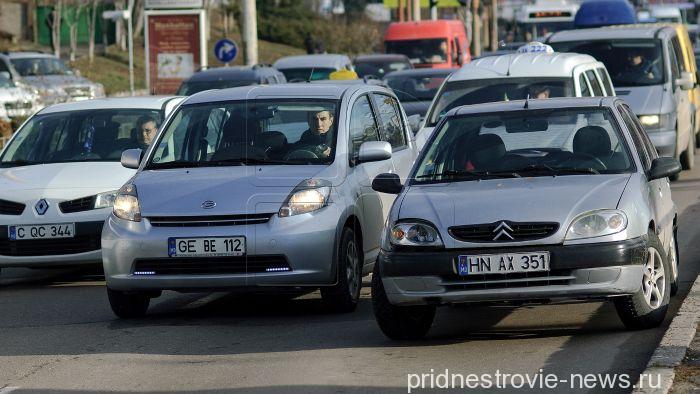 Автомобили молдова. Молдавия машины. Автомобили в Молдавии. Правительственное авто Молдова. Автомобили Дачия в ряд в Молдове.